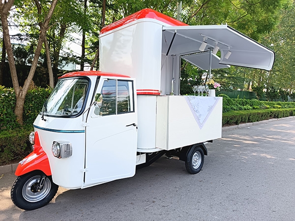 三轮餐饮车